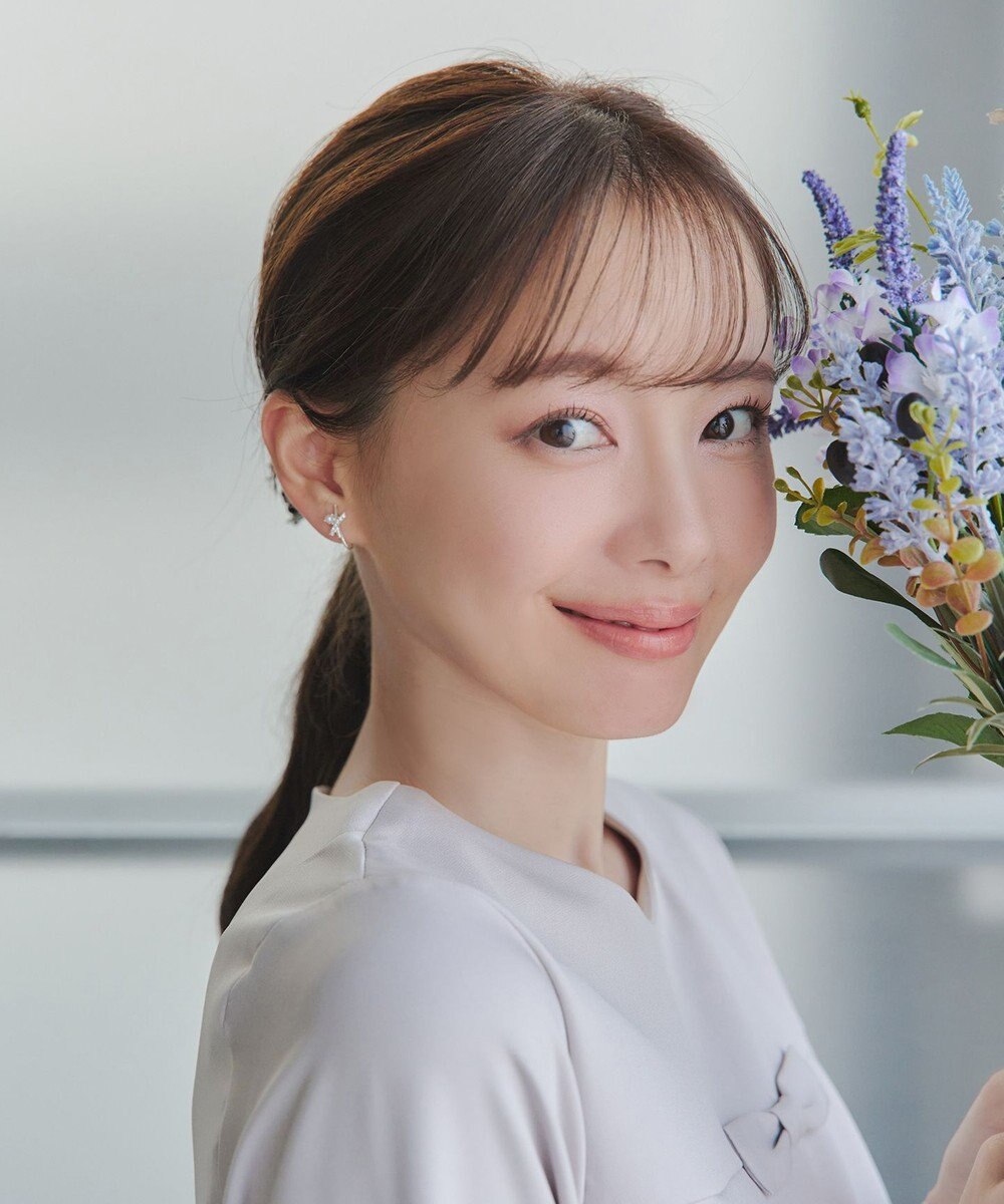 Tiaclasse 【安田美沙子さん着用・金属アレルギー対応】パール付きクロスピアス／イヤリング 