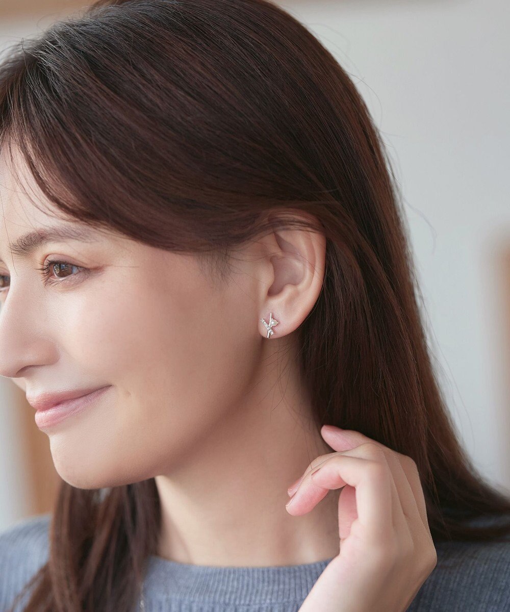 Tiaclasse 【安田美沙子さん着用・金属アレルギー対応】パール付きクロスピアス／イヤリング 