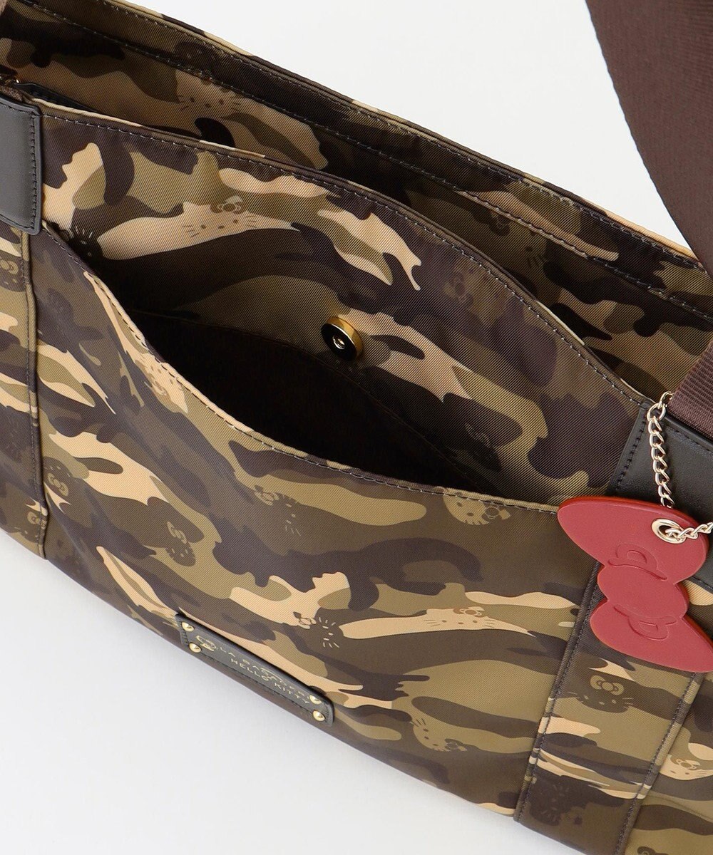 LA BAGAGERIE 【LA BAGAGERIE×HELLO KITTY】リボンチャーム付き　デイリートート　Mサイズ 