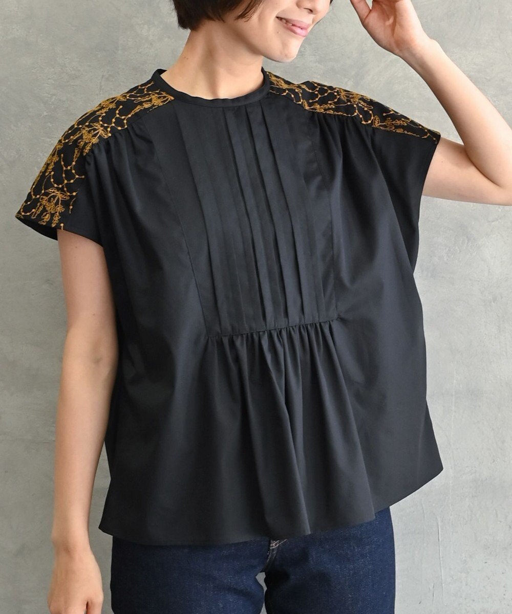 muuc 〈遠州織物の工場で織られた上質な涼しいコットン生地〉イラカ刺繍 フロントタック フレンチスリーブ ブラウス 