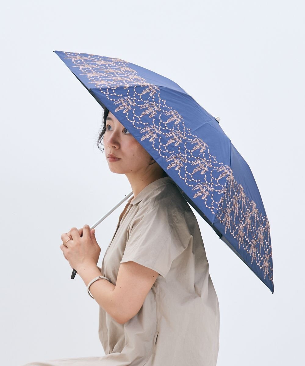 AND WOOL 〈UVカット率99%以上・一級遮光生地・晴雨兼用〉野ばら刺繍の日傘 （折りたたみ傘タイプ） 