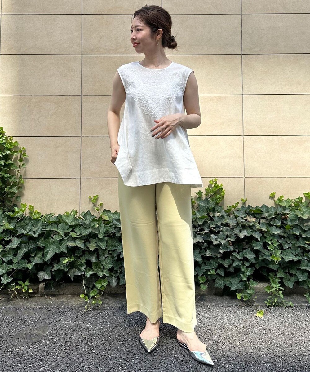 UNFILO 【撥水】レーヨン麻ライト刺繍ブラウス 