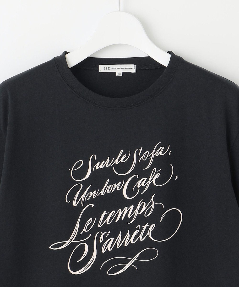 23区 【井波麻里衣さんコラボ】カリグラフィー プリント Tシャツ 