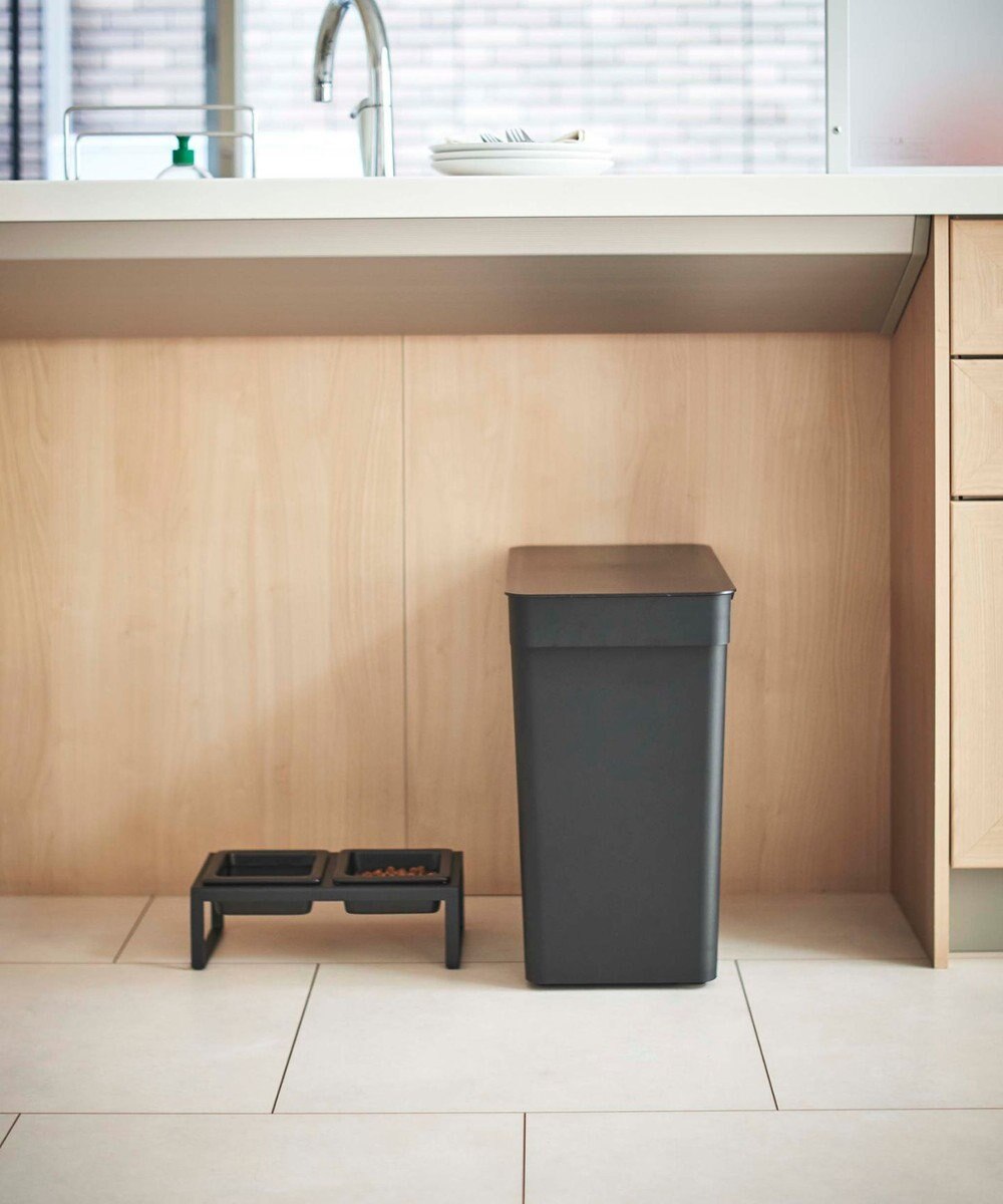 tower 密閉ペットフードストッカー タワー 12kg 計量カップ付 ブラック 