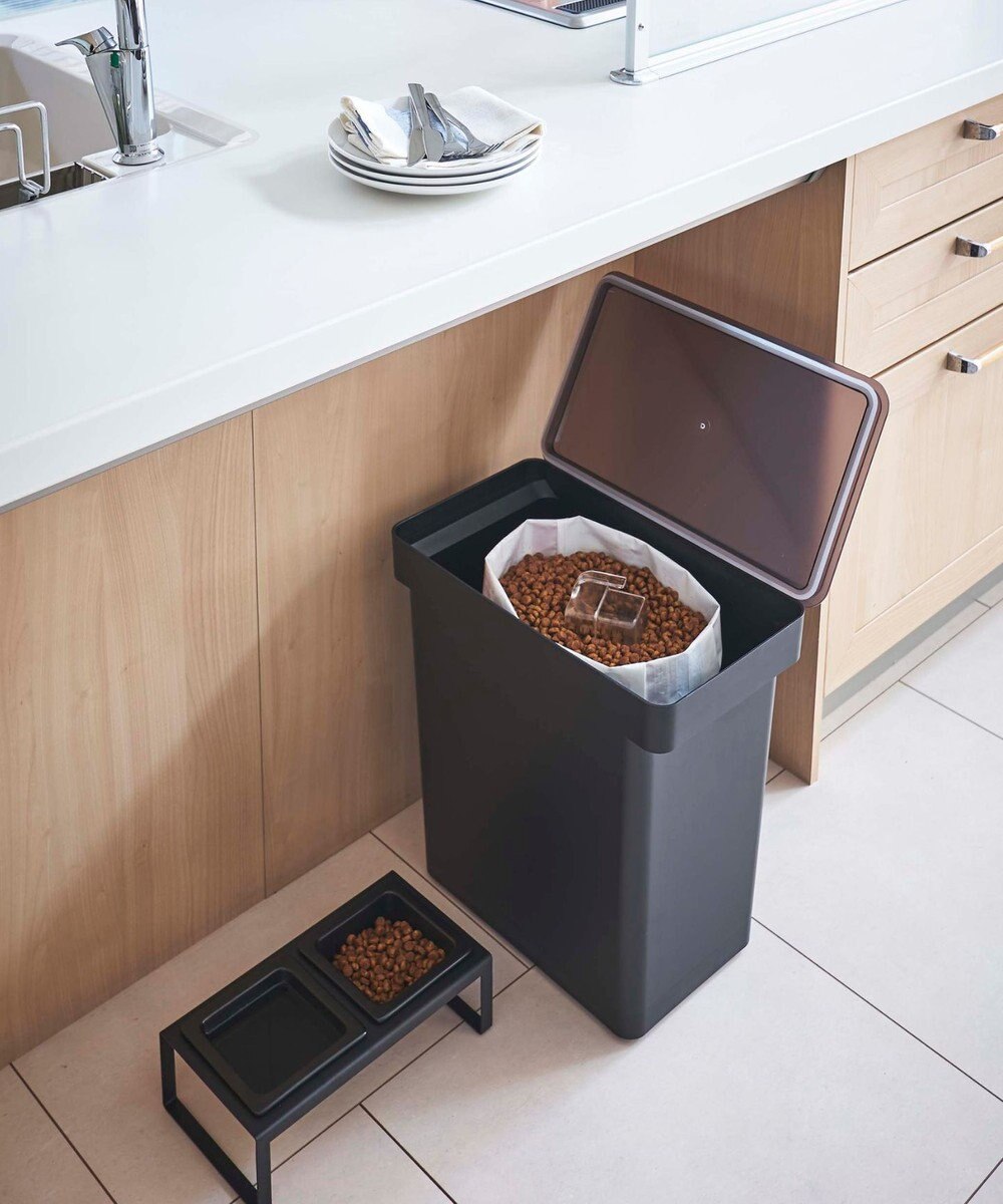 tower 密閉ペットフードストッカー タワー 12kg 計量カップ付 ブラック 