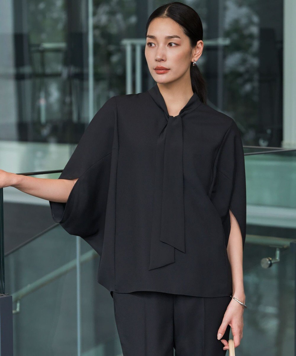 ICB 【先行予約】 FluidBackSatin ドルマンスリーブボウタイブラウス 