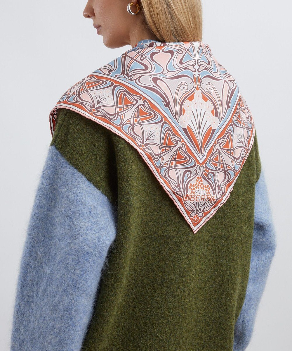 LIBERTY. アイアンシ トライアングル シルクスカーフ 100×140 