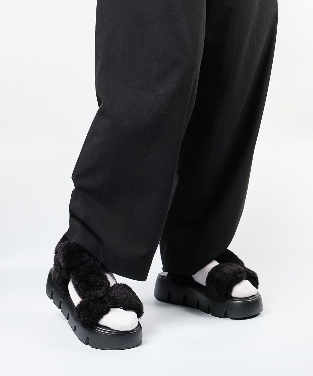 STEVE MADDEN BONKERS-F ファー厚底サンダル 