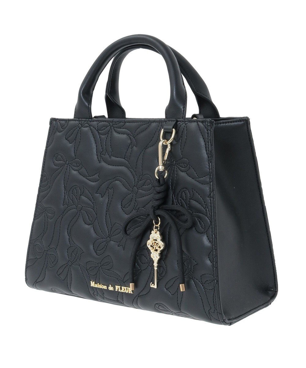 Maison de FLEUR チャーム付きリボンキルティングトートバッグ 