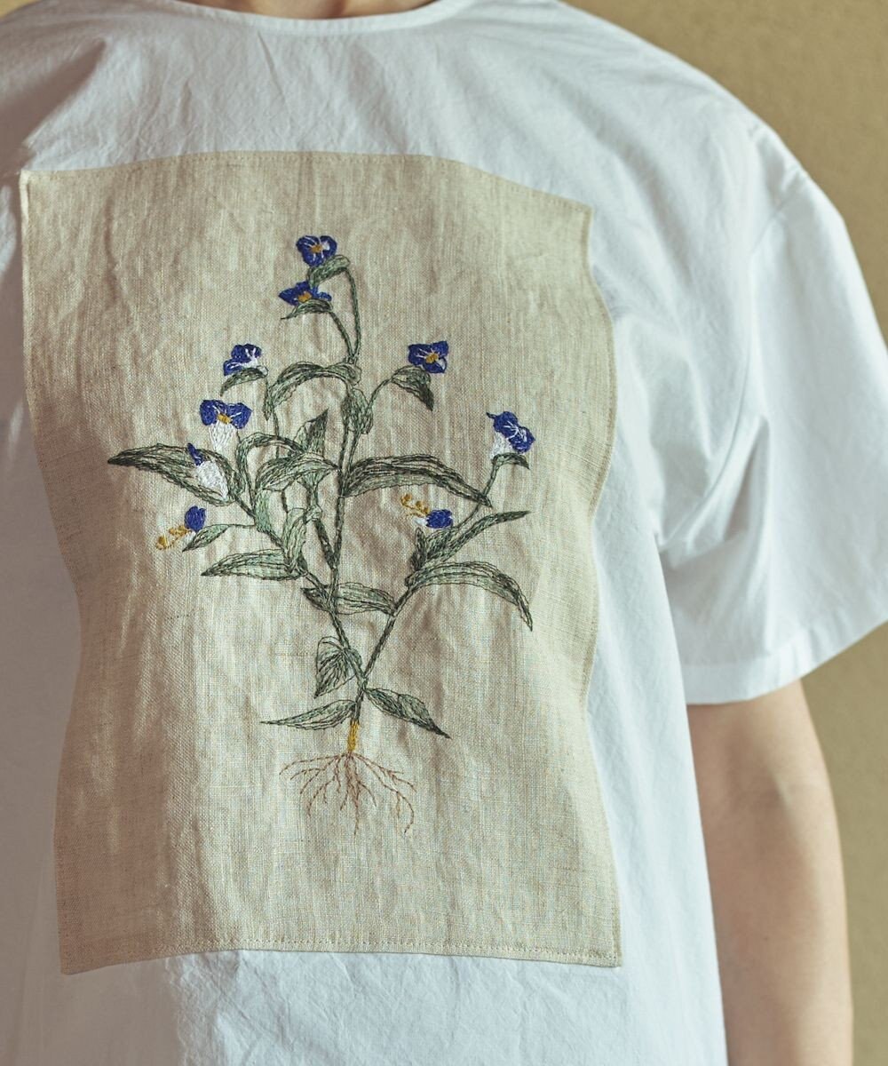 muuc つゆ草刺繍半袖プルオーバー〈日本製・上質な天然素材・遠州織物〉〈繊細なオリジナル花刺繍〉〈ゆったりフリーサイズ〉〈上品な大人の布帛Tシャツ〉 