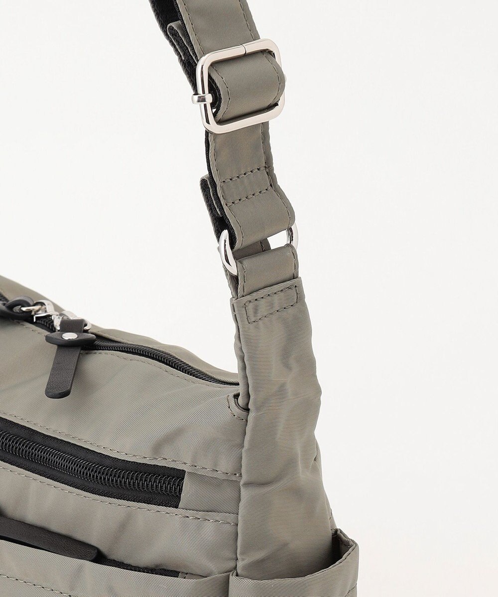 Y'SACCS トリプルポケットベーシックショルダー 