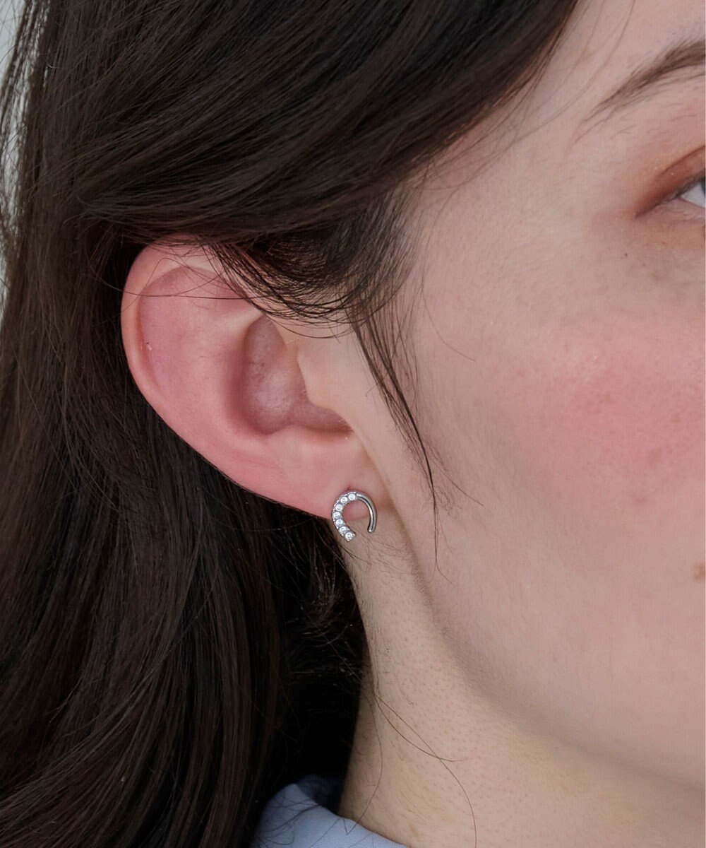 Phoebe 〈金属アレルギー対応〉グロッシーミニホースシューピアス　シルバー　ステンレス/馬蹄/蹄鉄/ラッキーモチーフ/ギフト/プレゼント 