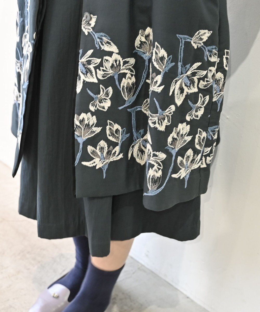 muuc 〈遠州織物の工場で織られた上質なコットン生地〉モクレン刺繍 ノーカラー ワイドシルエット コート（セットアップ可能） 