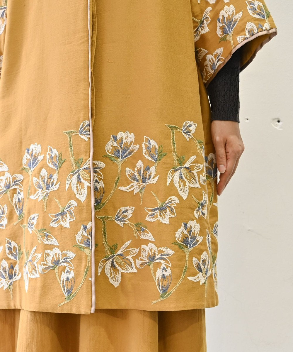 muuc 〈遠州織物の工場で織られた上質なコットン生地〉モクレン刺繍 ノーカラー ワイドシルエット コート（セットアップ可能） 