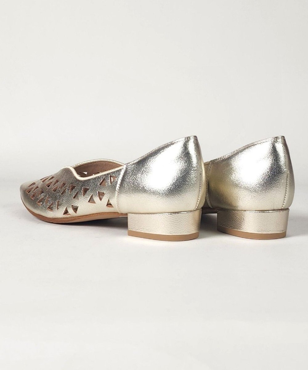 Dominic3 レーザーカット Vカットパンプス 