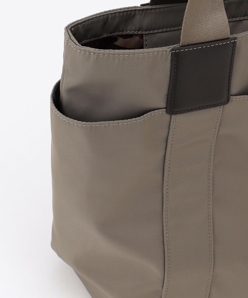 LA BAGAGERIE 【LA BAGAGERIE×HELLO KITTY】リボンチャーム付き　デイリートート　Mサイズ 