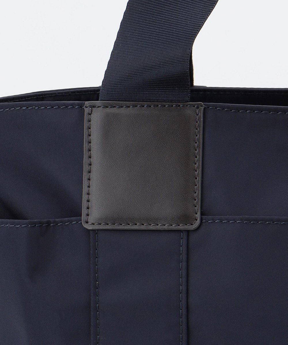 LA BAGAGERIE 【LA BAGAGERIE×HELLO KITTY】リボンチャーム付き　デイリートート　Mサイズ 