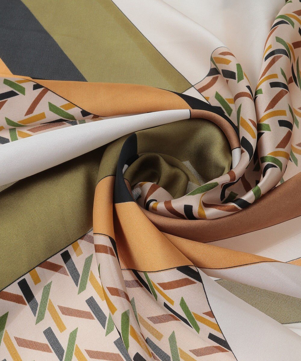 Green Parks ・ジオメトリーパターンスカーフ　７０×７０ 