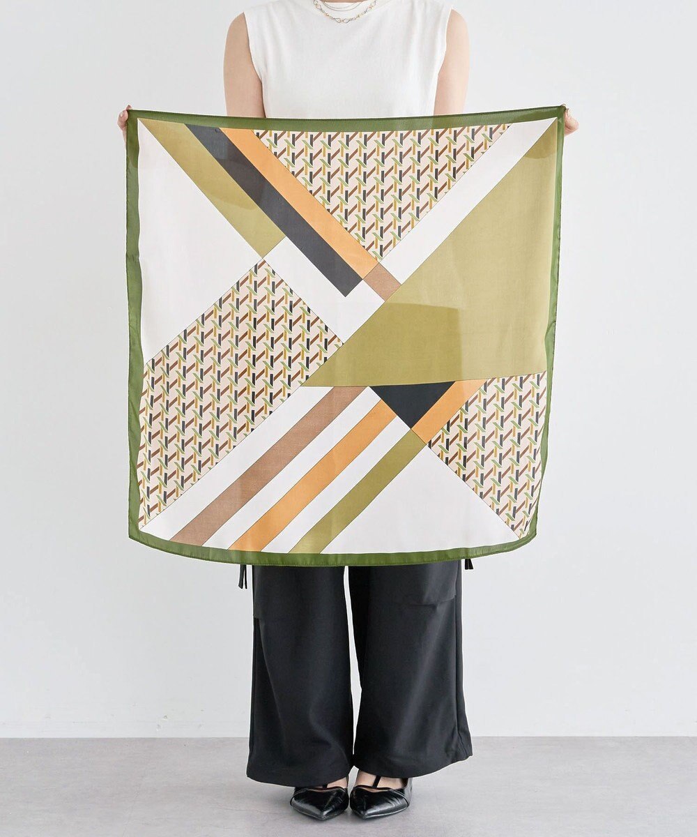 Green Parks ・ジオメトリーパターンスカーフ　７０×７０ 