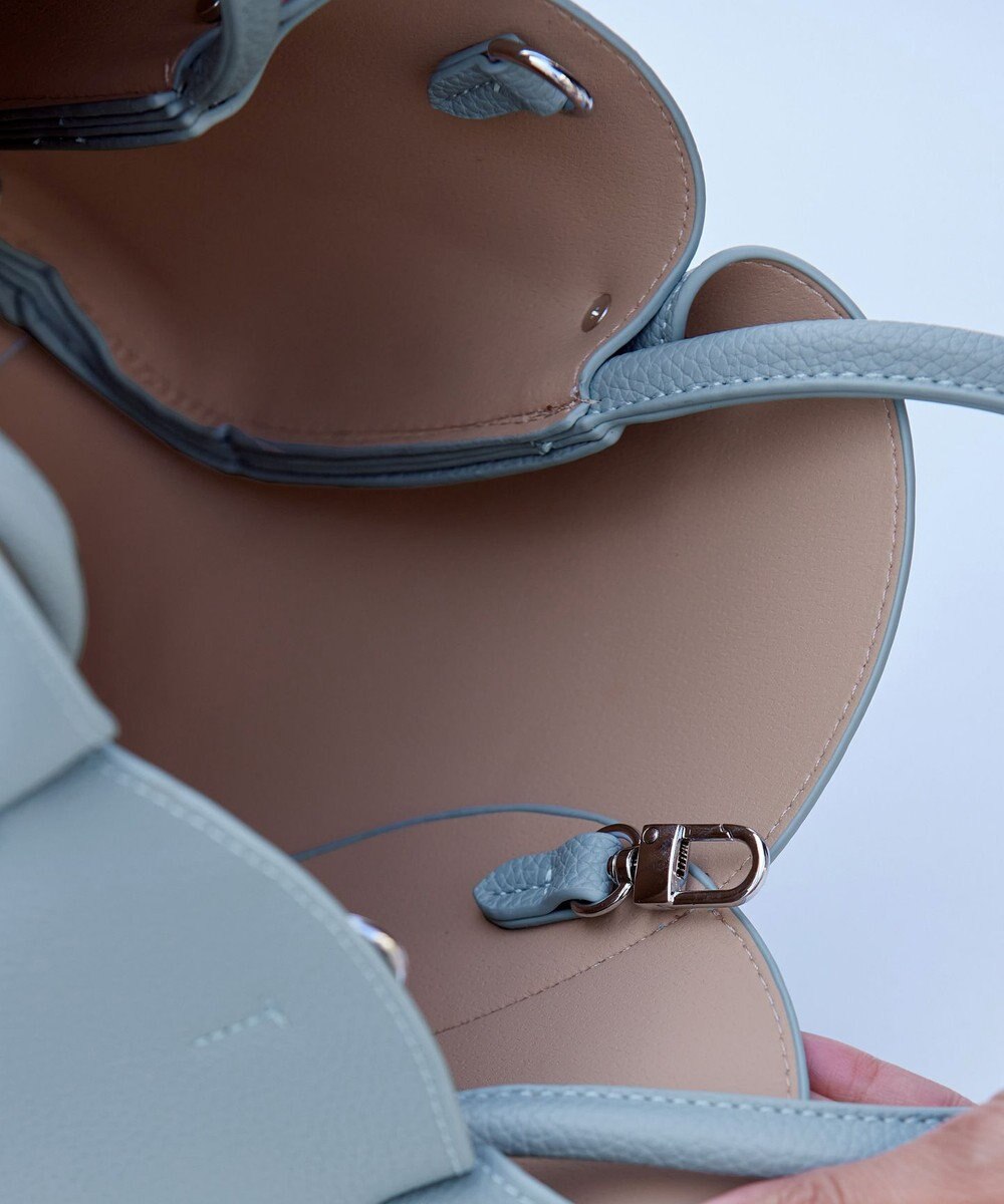 Tiaclasse 【安田美沙子さん着用・ポーチ・ショルダー紐付き】フラワーカットフェイクレザーバッグ 