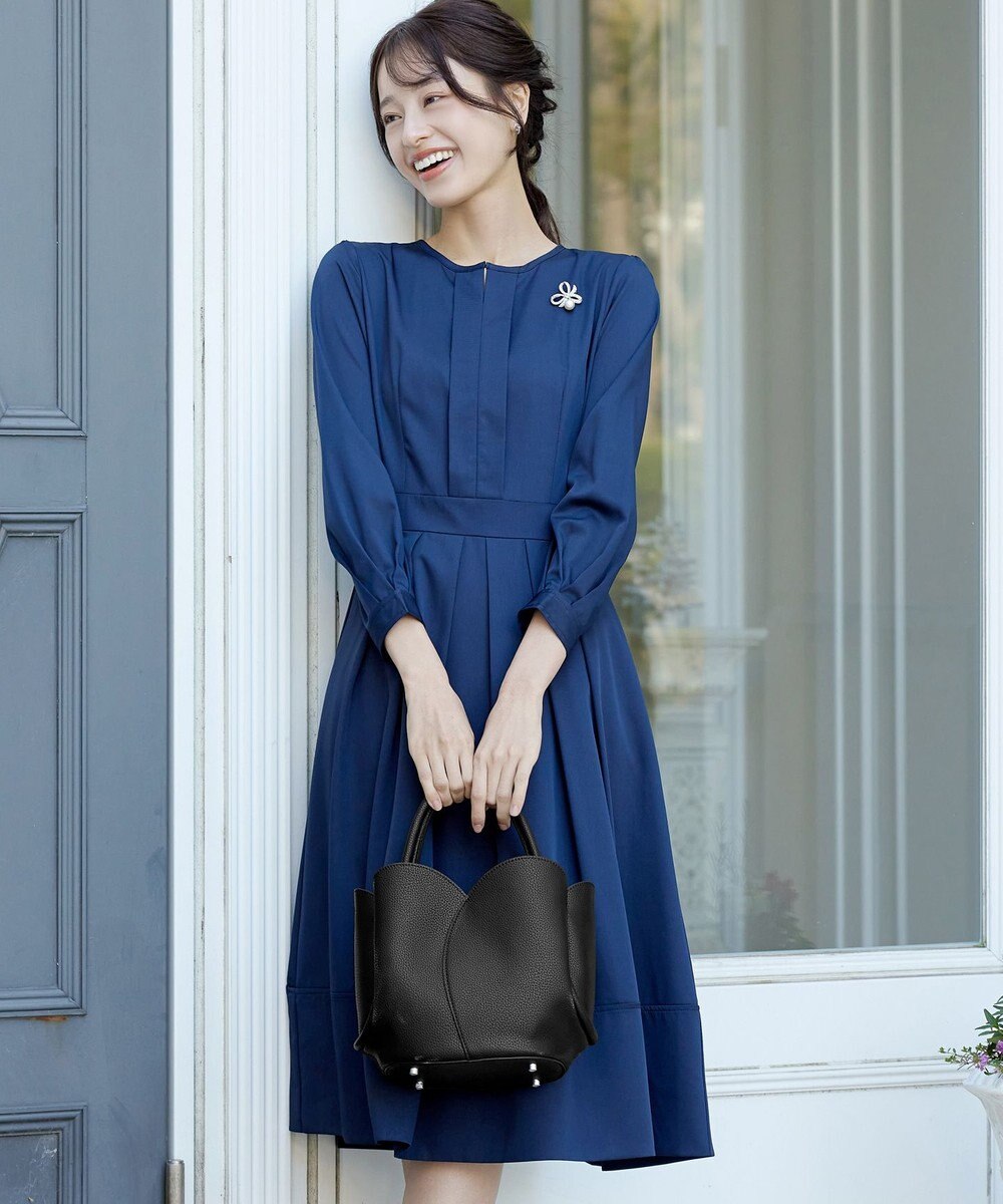 Tiaclasse 【安田美沙子さん着用・ポーチ・ショルダー紐付き】フラワーカットフェイクレザーバッグ 