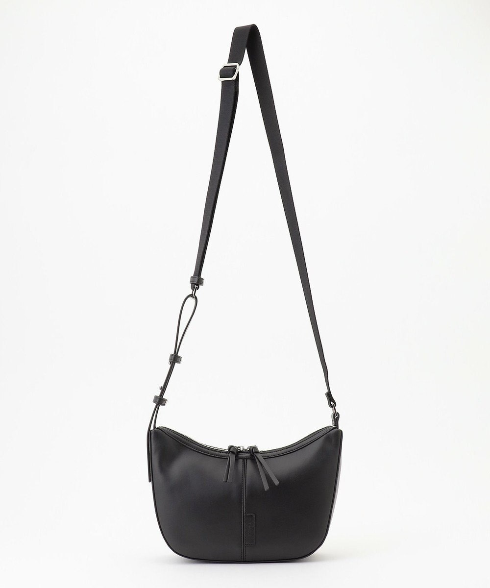 Y'SACCS ハーフムーンボディショルダーバッグ 