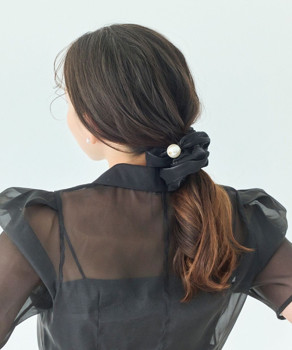 Phoebe ボリューミーシアーシュシュ　ブラック/パール/大ぶり 