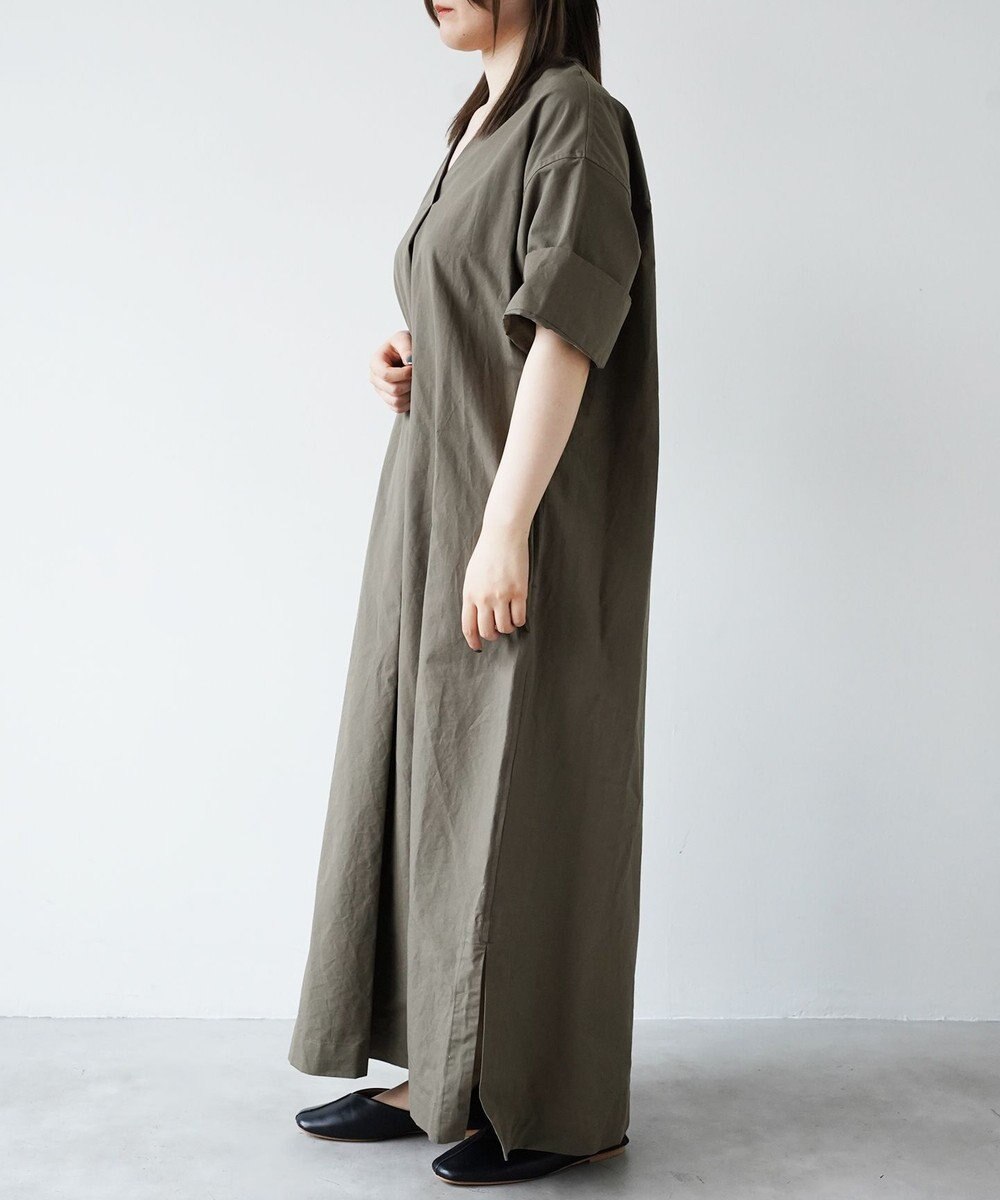 WHITE MAILS 【阿久津ゆりえコラボ】フロントタック Vネック ワンピース 