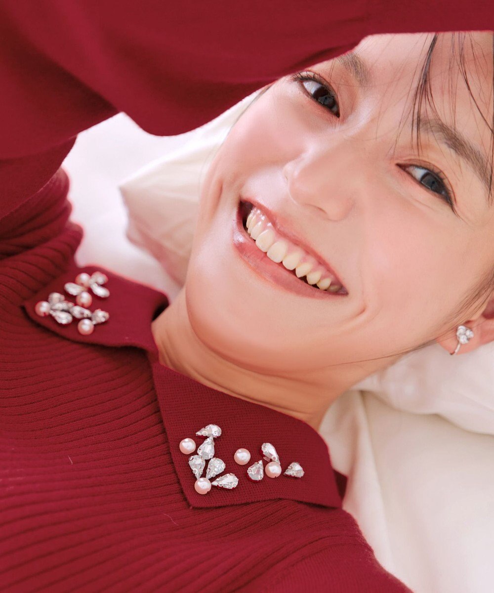 Tiaclasse 襟ビジュー付きニットプルオーバー 