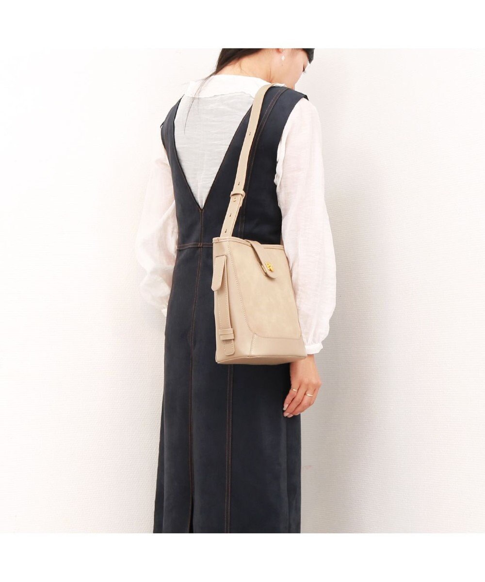 UNBILLION カシュカシュ cachecache / スエード調×スムースおこし金具ショルダーバッグ 