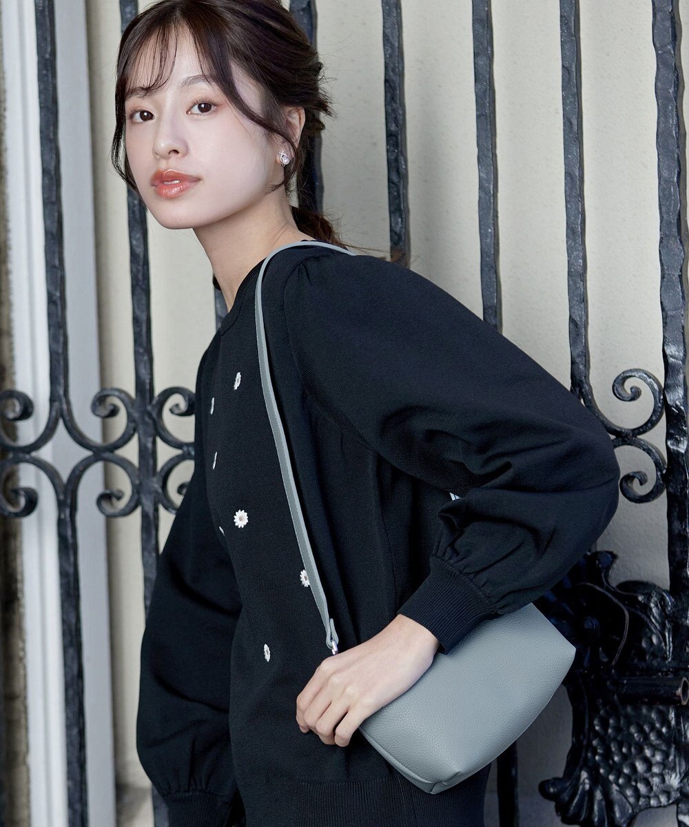 Tiaclasse 【安田美沙子さん着用・ポーチ・ショルダー紐付き】フラワーカットフェイクレザーバッグ 