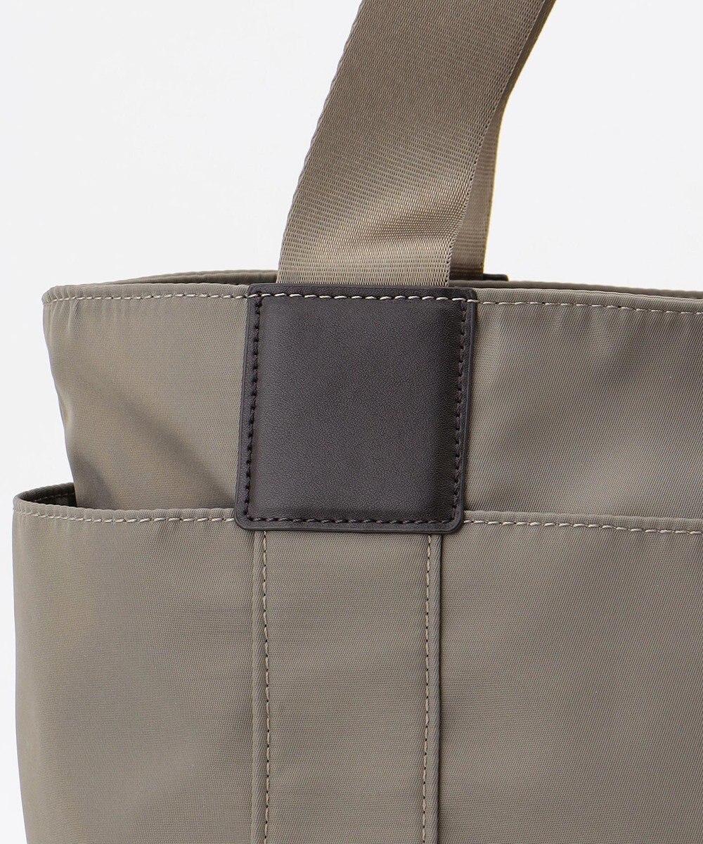 LA BAGAGERIE 【LA BAGAGERIE×HELLO KITTY】リボンチャーム付き　デイリートート　Mサイズ 