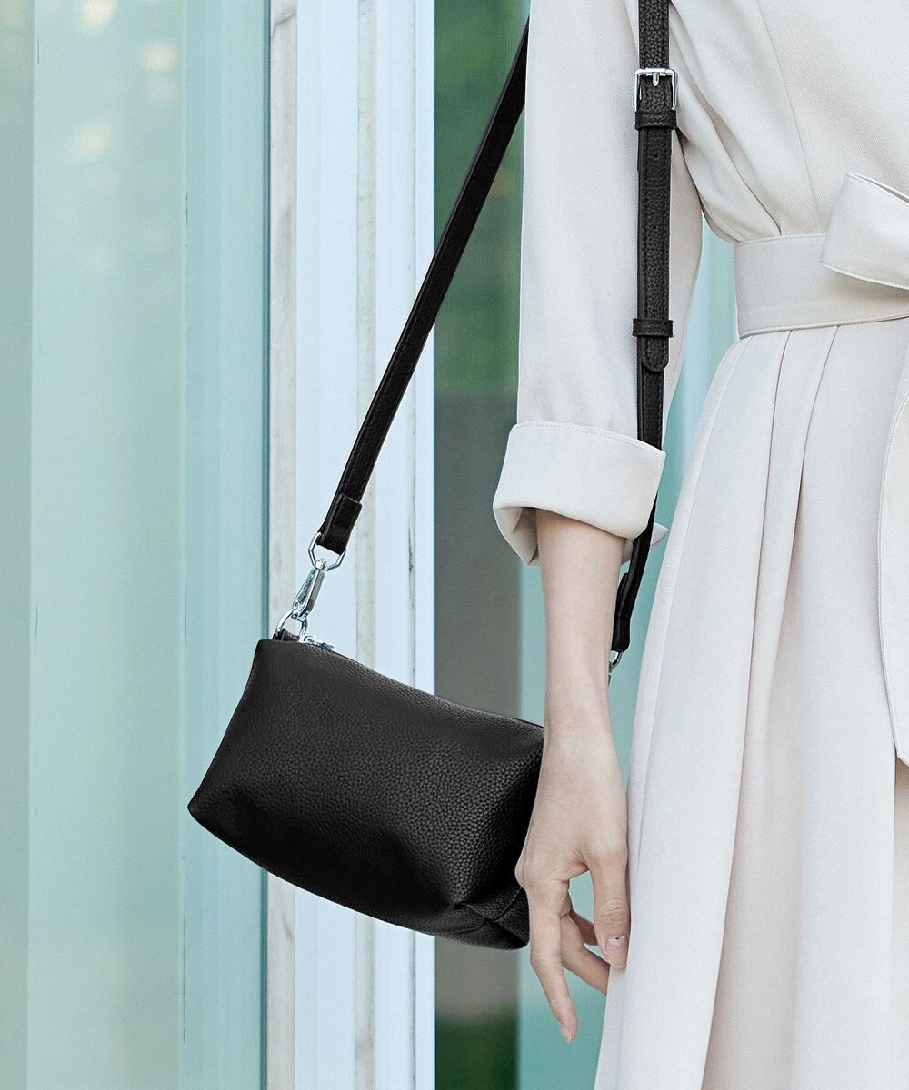 Tiaclasse 【安田美沙子さん着用・ポーチ・ショルダー紐付き】フラワーカットフェイクレザーバッグ 