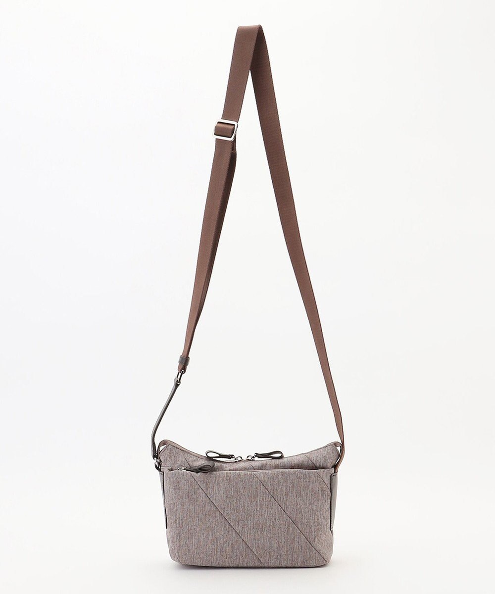 Y'SACCS ストリームラインポシェット 