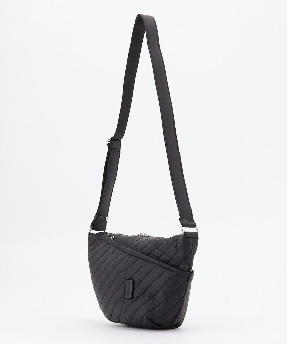 Y'SACCS ナイロンキルティングボディバッグ 