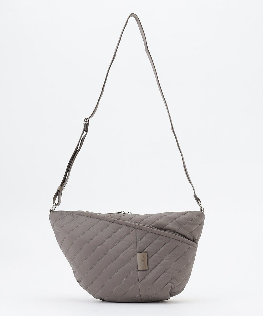 Y'SACCS ナイロンキルティングボディバッグ 