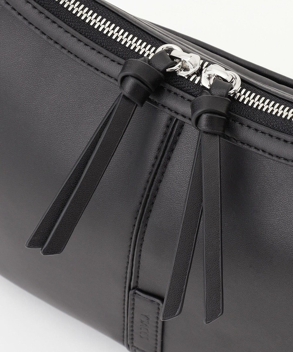 Y'SACCS ハーフムーンボディショルダーバッグ 