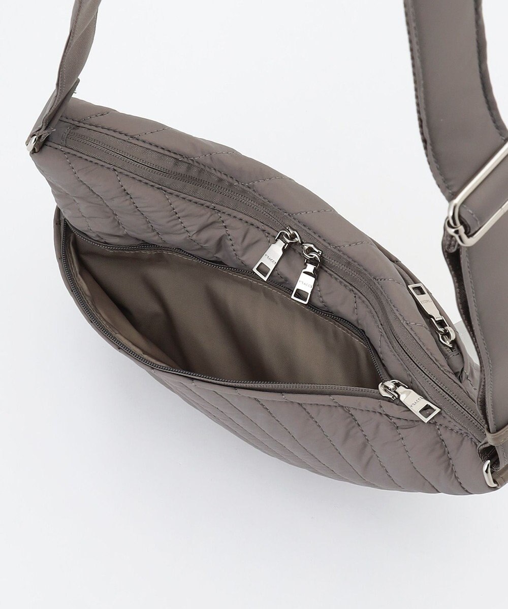 Y'SACCS ナイロンキルティングボディバッグ 