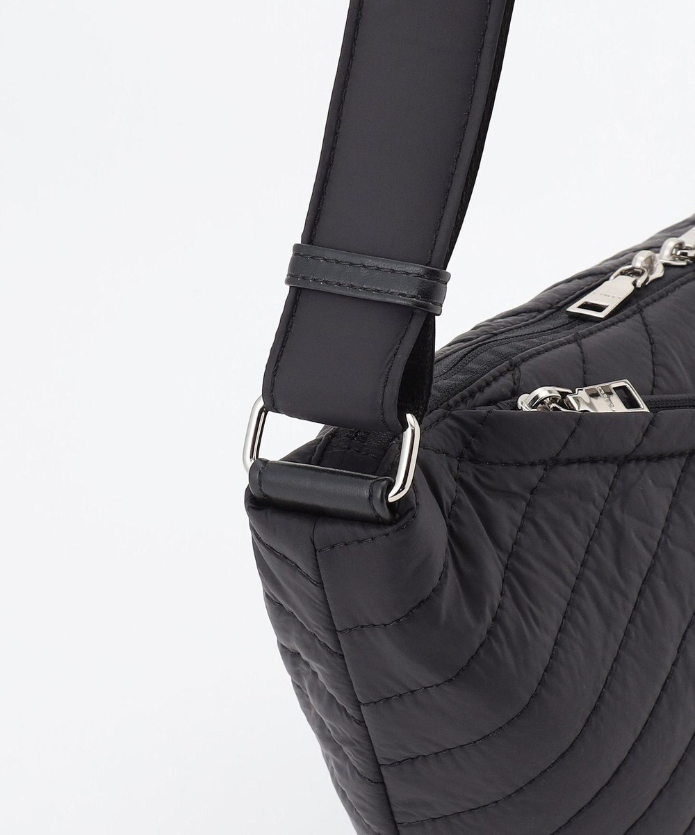 Y'SACCS ナイロンキルティングボディバッグ 