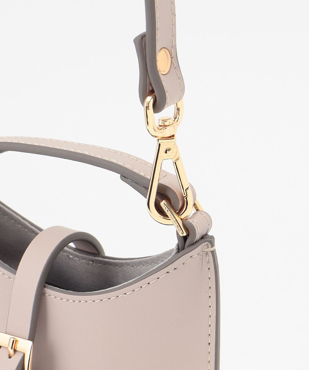 自由区 レザーバックルスマホポシェット 