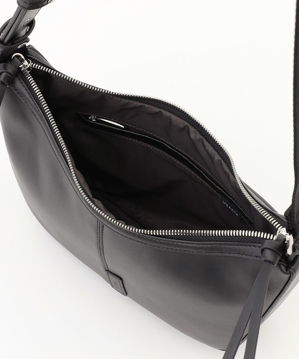 Y'SACCS ハーフムーンボディショルダーバッグ 