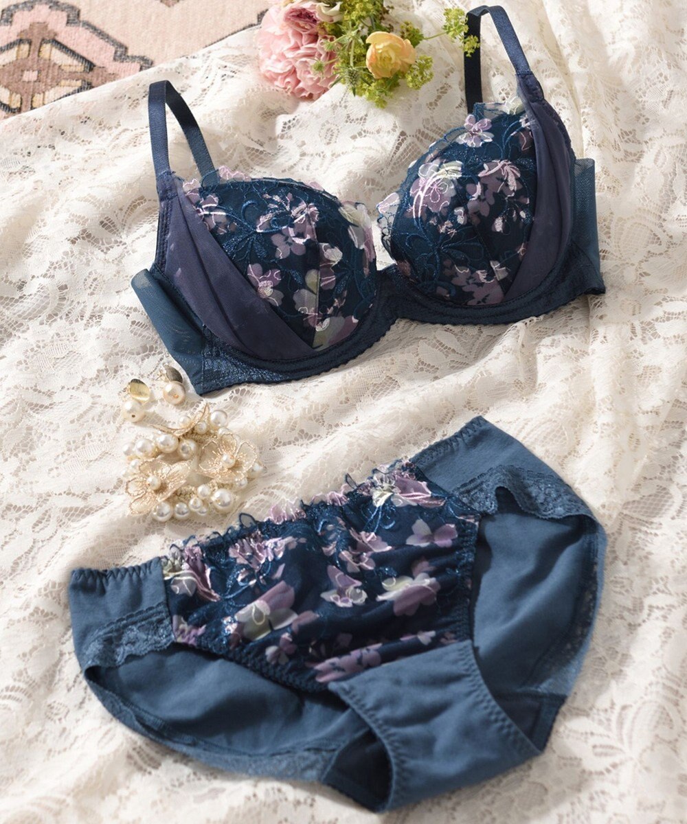 Wing 【エアリーソフトブラ】　ふんわりエアリーな着用感　脇から背中すっきり　ウイング／ワコール　KB2202 