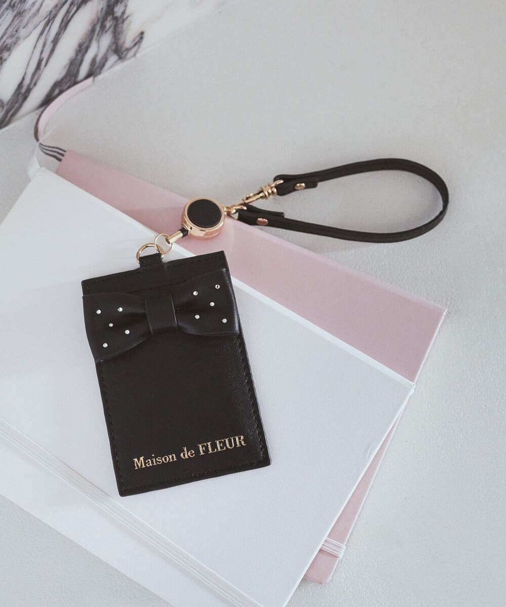 Maison de FLEUR クリアストーンリボンリールパスケース 