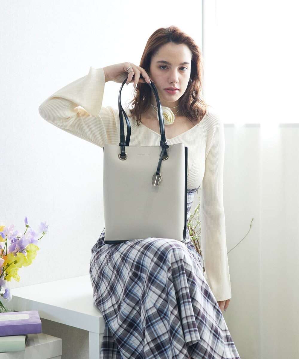 style code 【MERCURYDUO/マーキュリーデュオ】メタルアイレット　縦長トートバッグ 推し活ラージバッグ 縦長ショルダーバッグ 