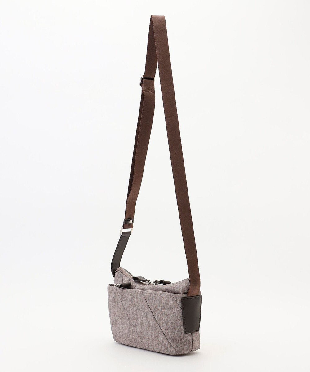 Y'SACCS ストリームラインポシェット 