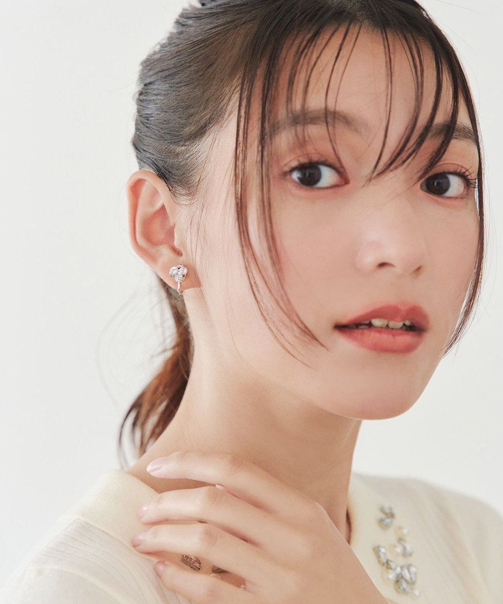 Tiaclasse 【安田美沙子さん着用・金属アレルギー対応】スウィングストーンピアス/イヤリング 