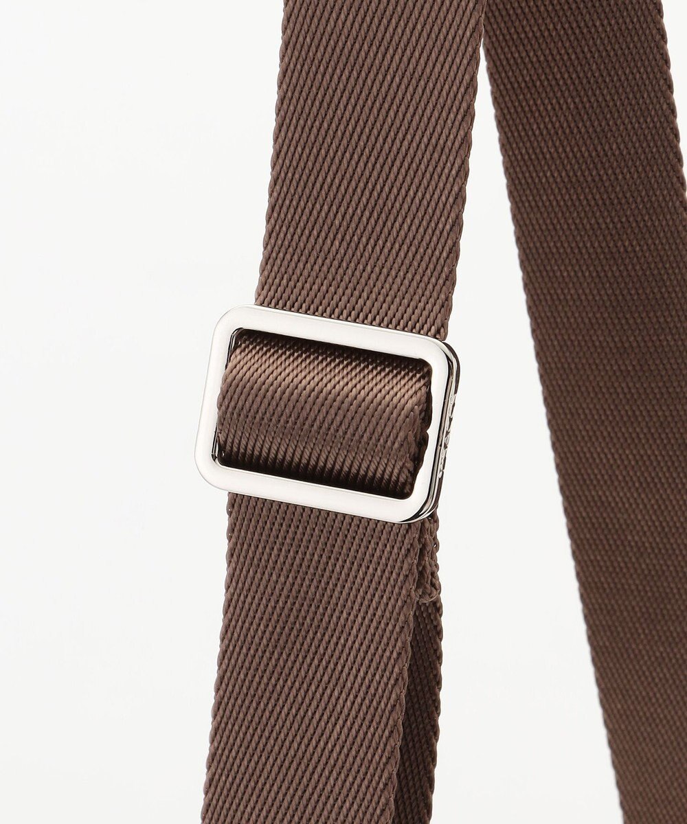 Y'SACCS ストリームラインポシェット 