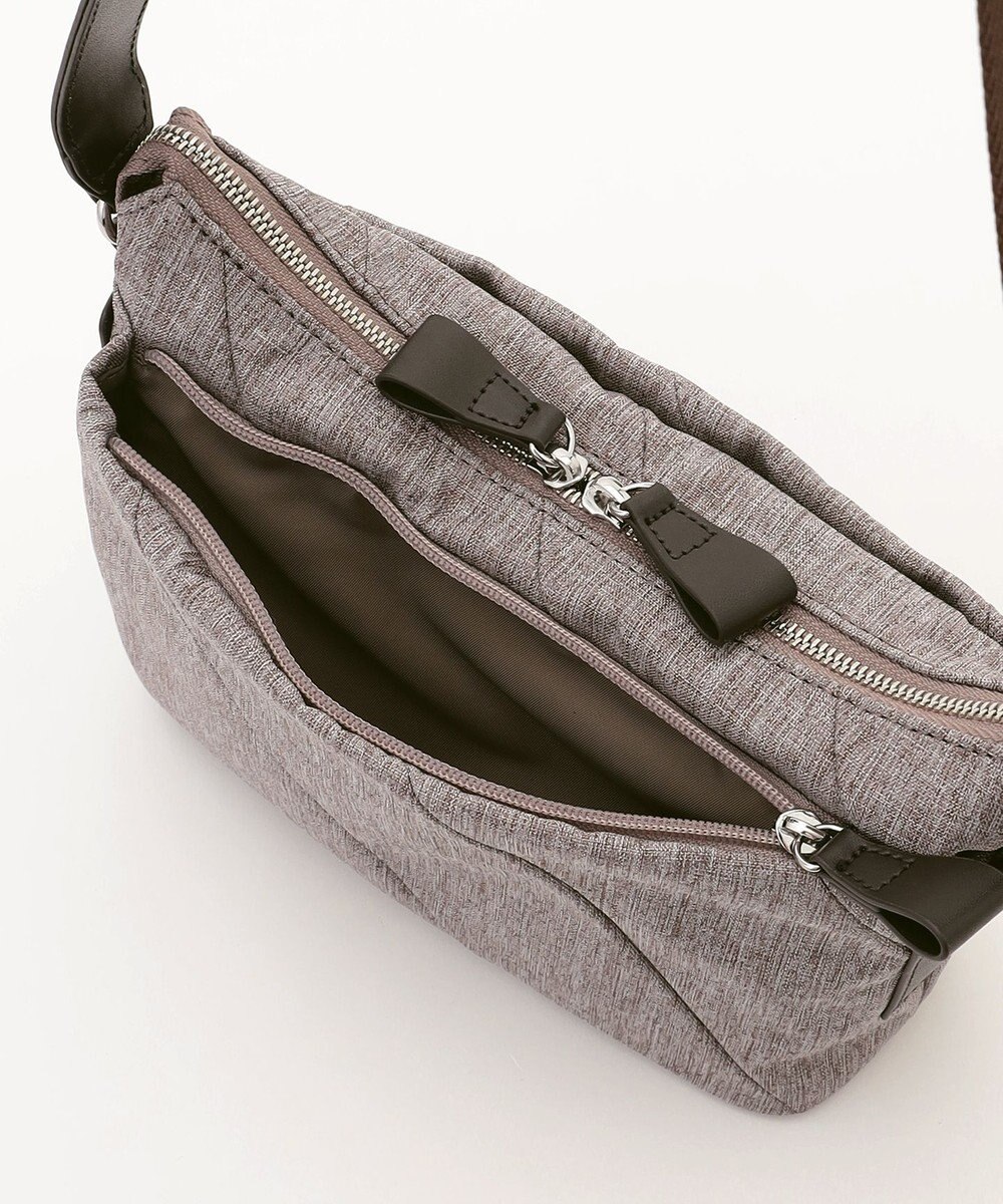 Y'SACCS ストリームラインポシェット 