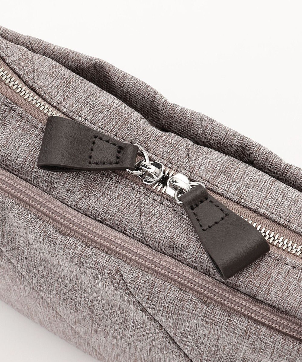 Y'SACCS ストリームラインポシェット 