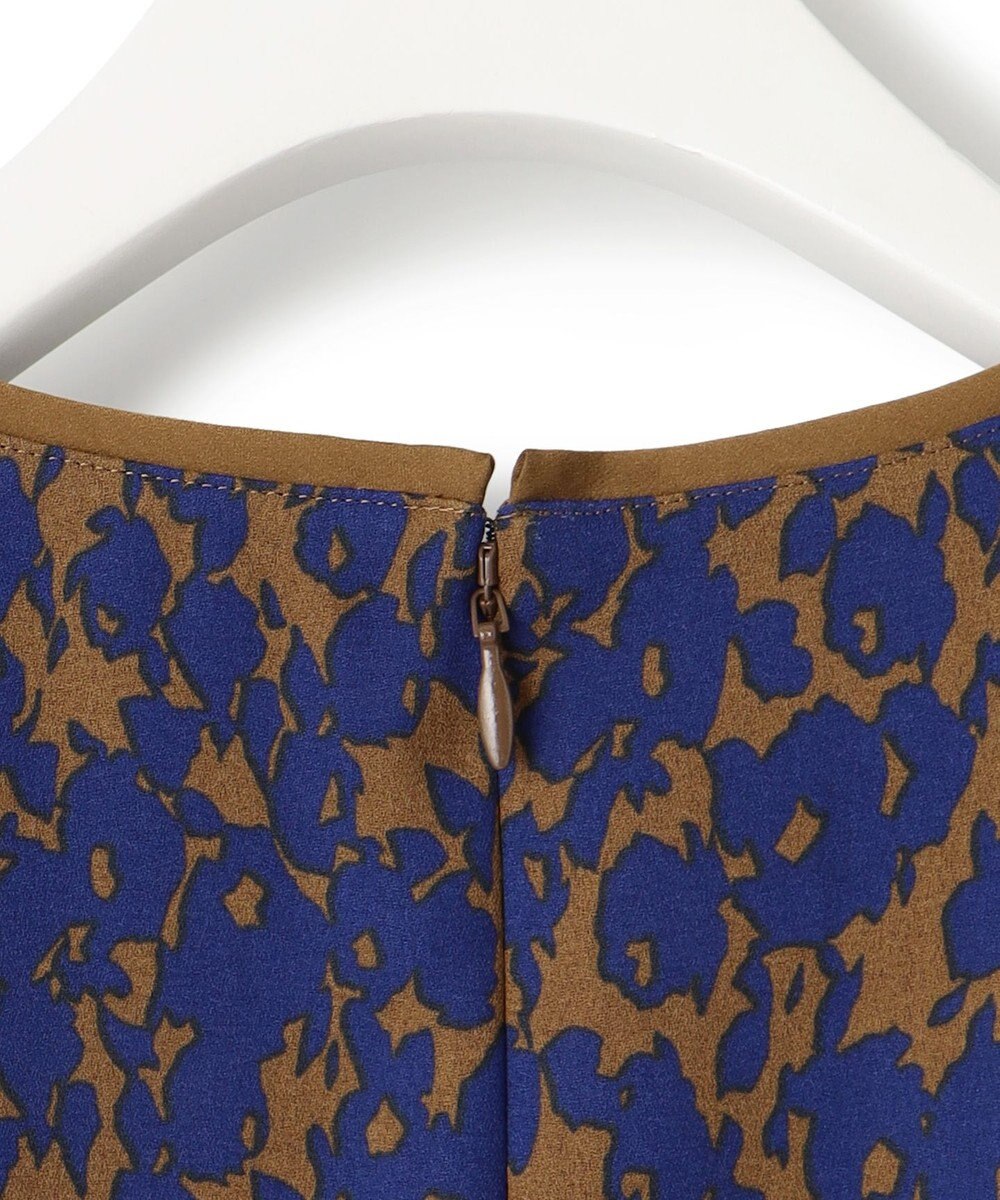 ICB 【洗える】シルエットフラワープリント Tブラウス 